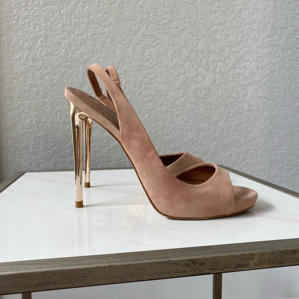 RARE BCBG MAXAZRIA PLATFORM SANDAL